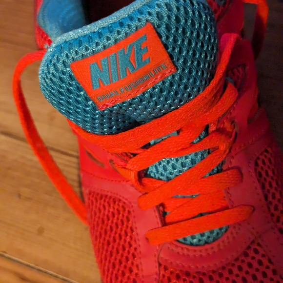 Nike Dual Fusion Lite Women's Walking Running Sneakers Red Orange Size 8 - Picture 7 of 8